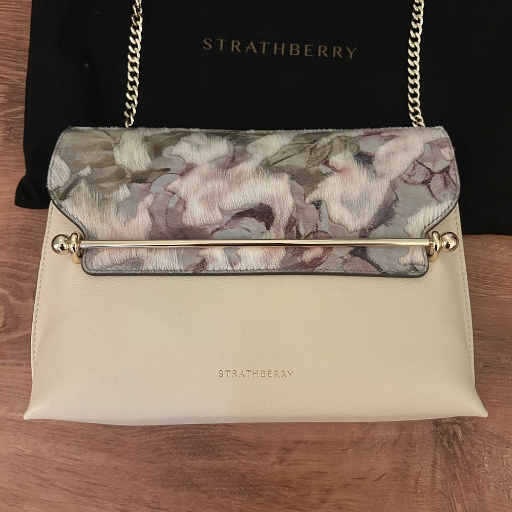 Strathberry Stylist Vanilla Textured Floral - Picture 2 of 11